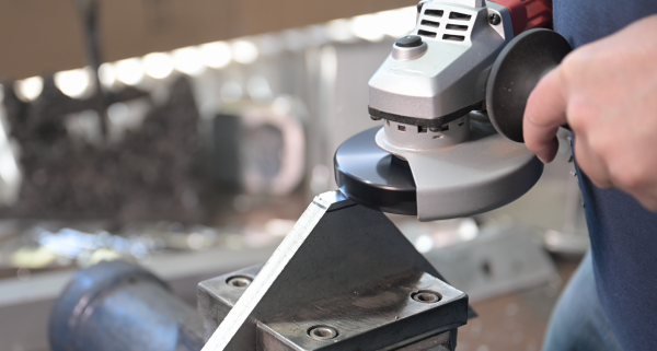 The Kaindl Multi-Plane HD Milling Disc 115x20x22,2 mm is a German-made professional tool for aluminium, non-ferrous metals, plastics, and wood. Unlike grinding wheels, it produces chips instead of dust, ensuring safety and efficiency. Available exclusively in Norway at RAM SVEIS OG BEMANNING AS.